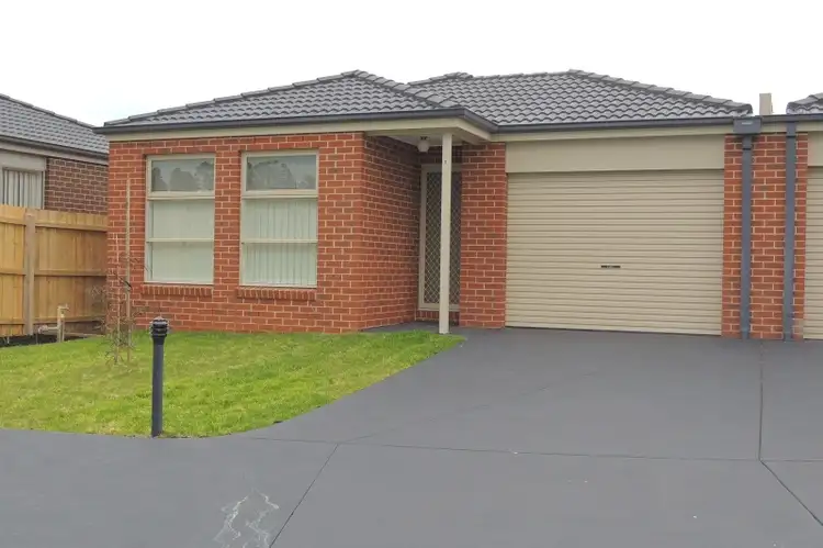 8/21 Shakespeare Court, Drouin VIC 3818