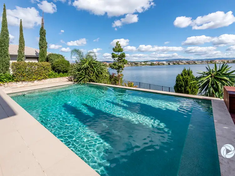 127 Edinburgh Road, Benowa QLD 4217