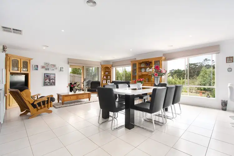 Seventh view of Homely house listing, 2 Archer Court, Drouin VIC 3818