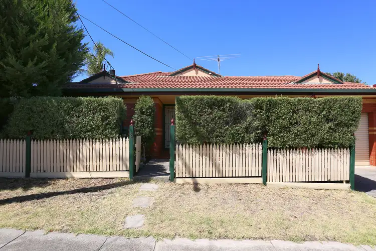 6 The Avenue, Oak Park VIC 3046