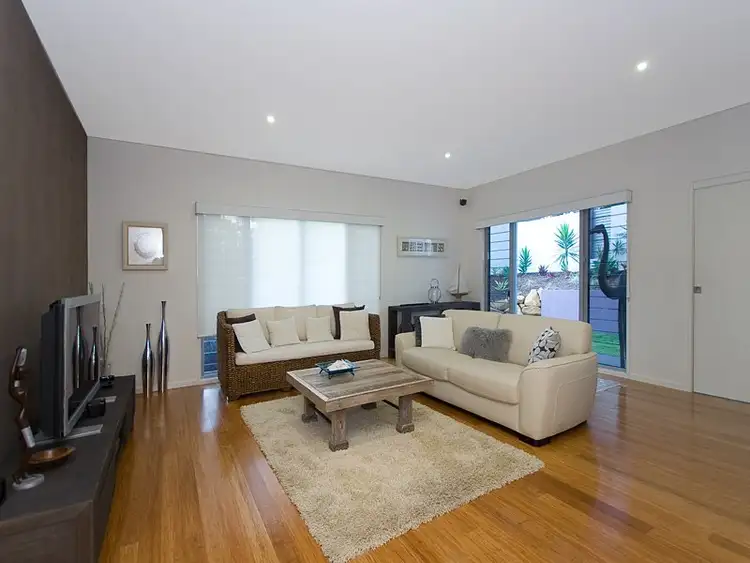 Sixth view of Homely house listing, 2 Paterson Street, Seventeen Mile Rocks QLD 4073