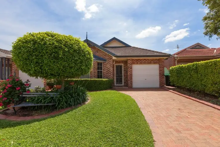 8 Eildon Crt, Wattle Grove NSW 2173