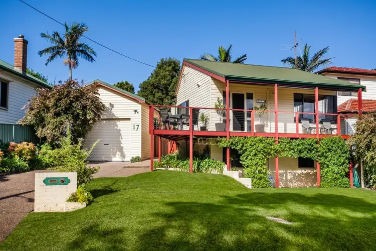 17 Bloomfield Avenue, Corrimal NSW 2518