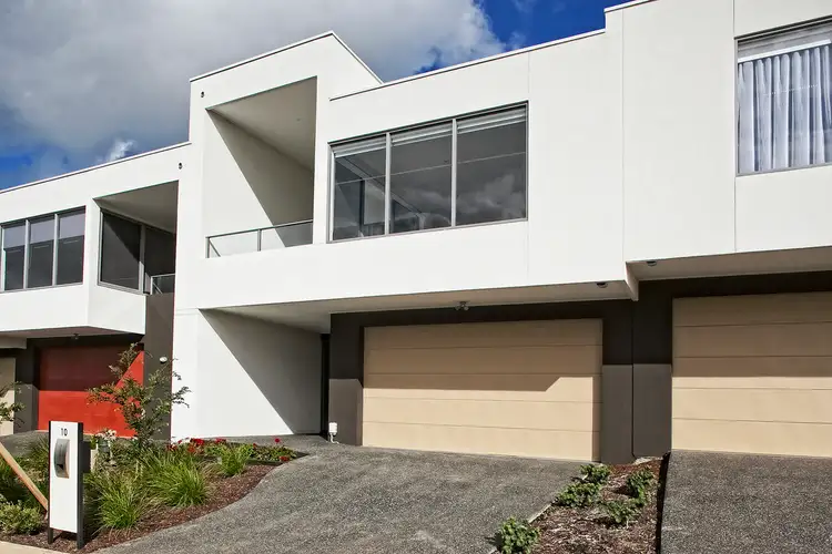 10 Bayleaf Street