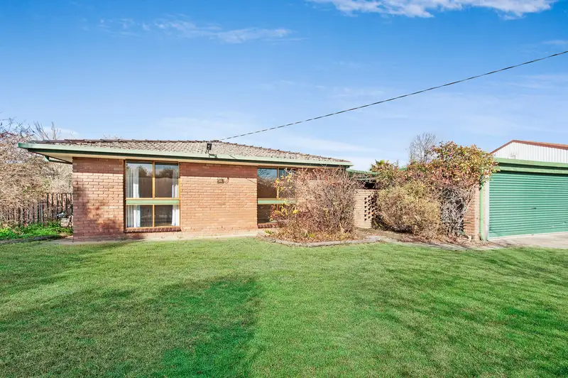 Main view of Homely house listing, 10 Amaroo Crescent, Wodonga VIC 3690