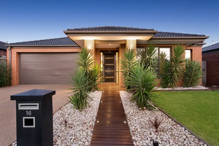 16 Devine Drive, Pakenham VIC 3810