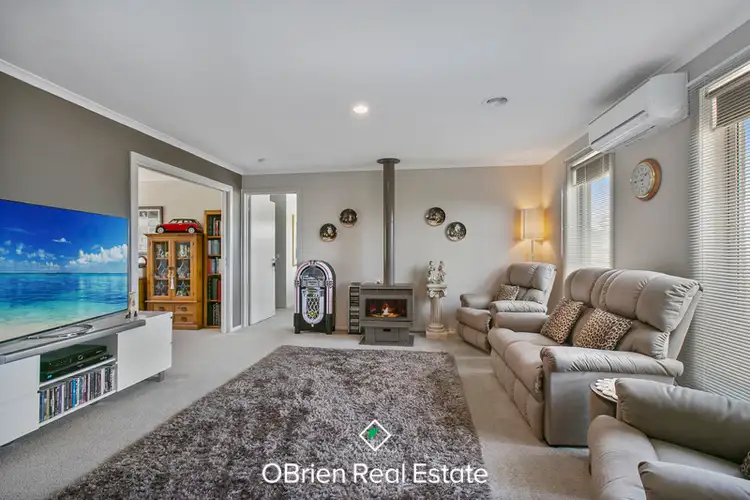 Sixth view of Homely house listing, 1 Penfold Place, Drouin VIC 3818