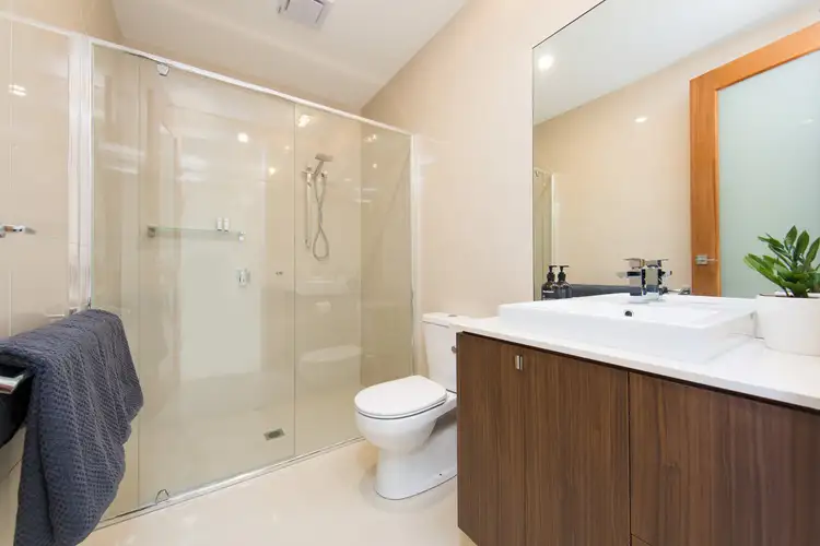 Fifth view of Homely house listing, 2 Irvington Court, Albury NSW 2640