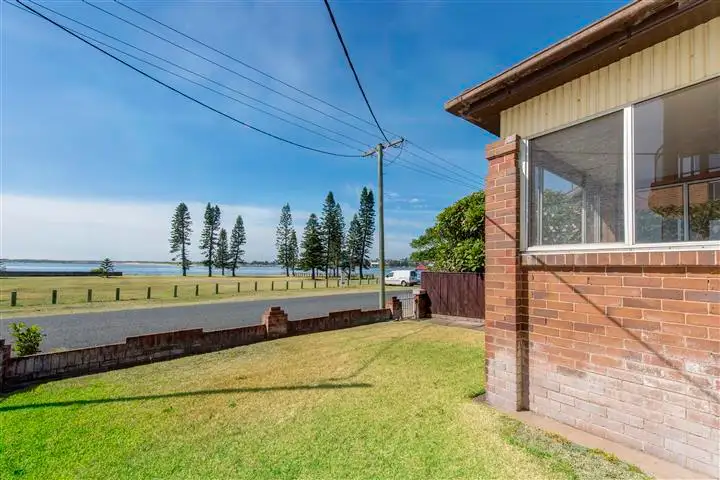 82 Pitt Street, Stockton NSW 2295