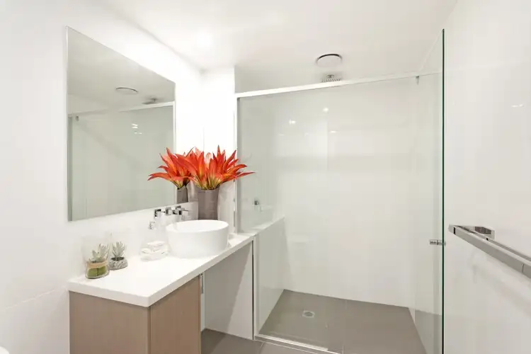 Fifth view of Homely unit listing, 4/35 Clarence Road, Indooroopilly QLD 4068