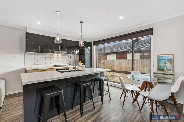 2/5 Saltley Street, South Kingsville VIC 3015