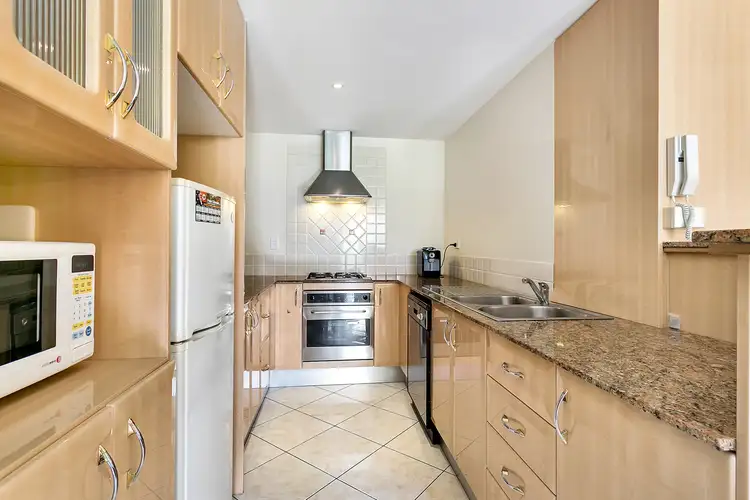 818/2 Greenslopes Street, Cairns North QLD 4870