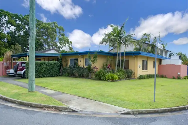 25 Lakeside Avenue, Broadbeach Waters QLD 4218