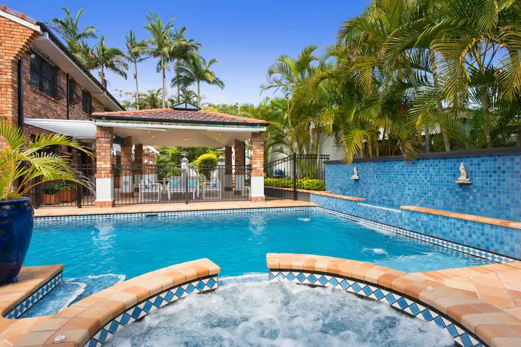 6 Carrington Place, Holland Park QLD 4121