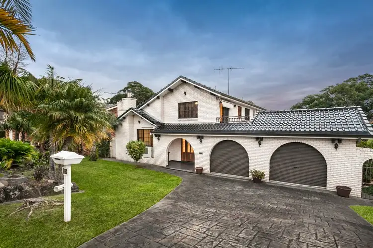 15 Stuart Close, Illawong NSW 2234