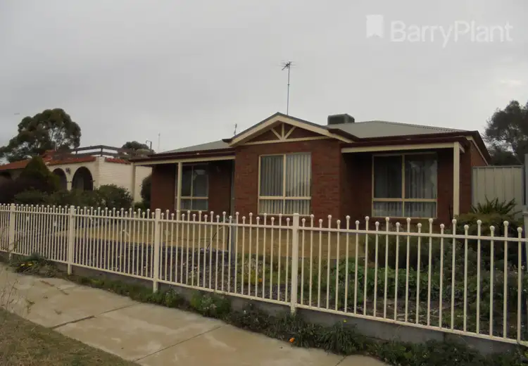 2/6 Ronald Street, Robinvale VIC 3549