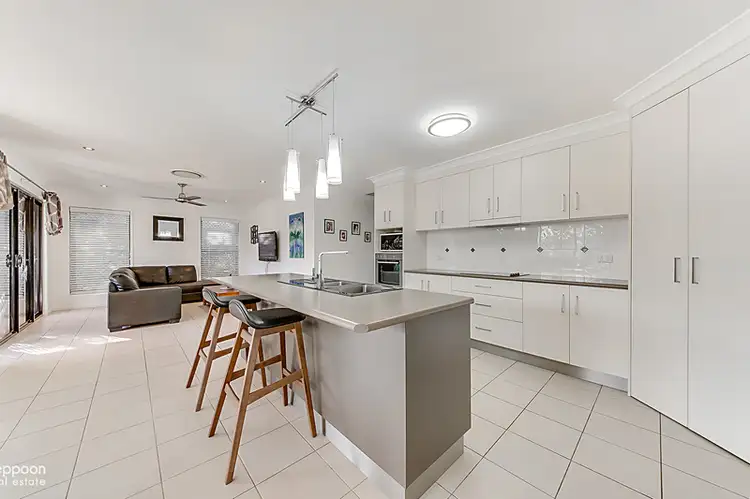 1 Seashell Court, Lammermoor QLD 4703