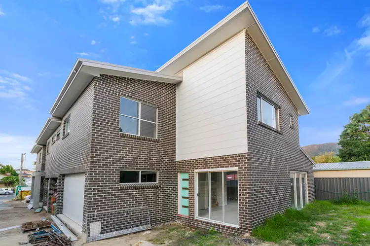 Main view of Homely townhouse listing, 6/104-106 Balgownie Road, Balgownie NSW 2519