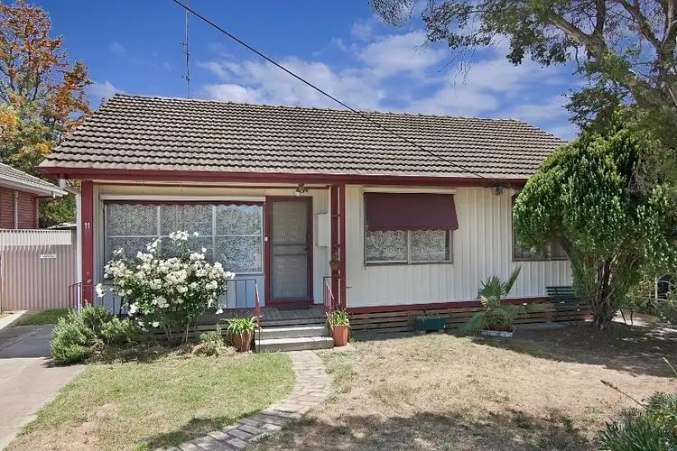 11 Finch Avenue, Eaglehawk VIC 3556