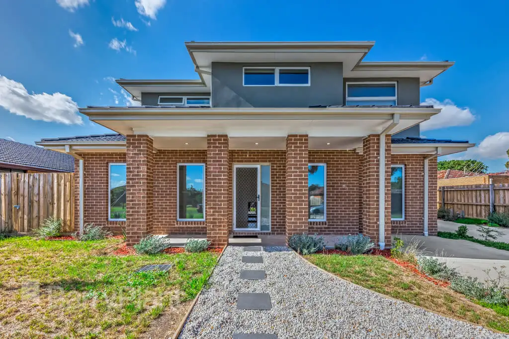 Main view of Homely townhouse listing, 1/24 Adelaide Street, St Albans VIC 3021