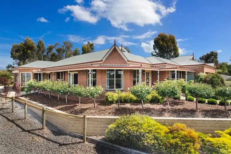 18 Kathleen Terrace, Maiden Gully VIC 3551