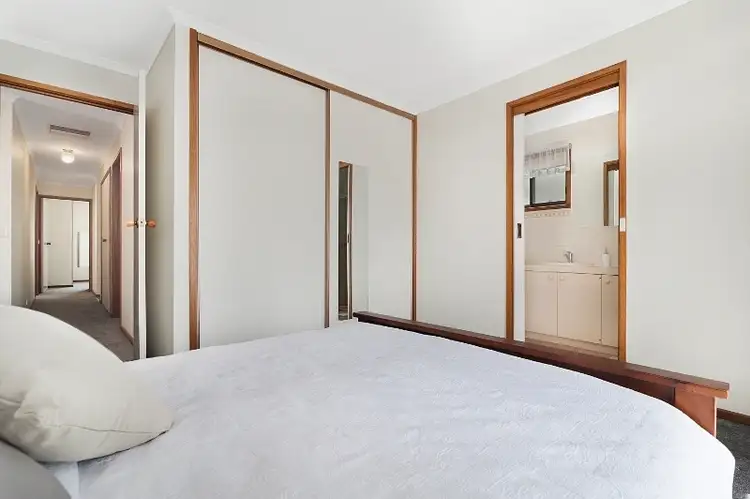 Fifth view of Homely house listing, 15 Howell Crescent, Kangaroo Flat VIC 3555