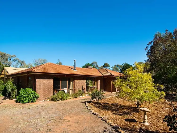 8 Jockey Drive, Newstead VIC 3462
