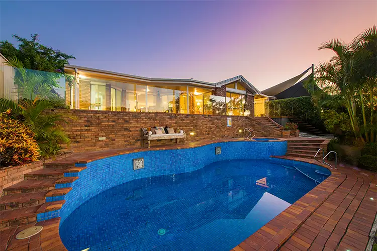 17 Bombala Street, Broadbeach Waters QLD 4218