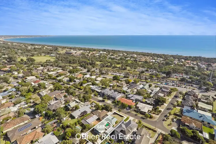 11 Kelvin Avenue, Seaford VIC 3198