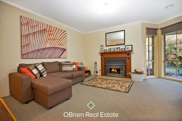 Second view of Homely house listing, 5 Justin Place, Pakenham VIC 3810