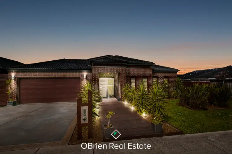 7 Lyrebird Avenue, Pakenham VIC 3810