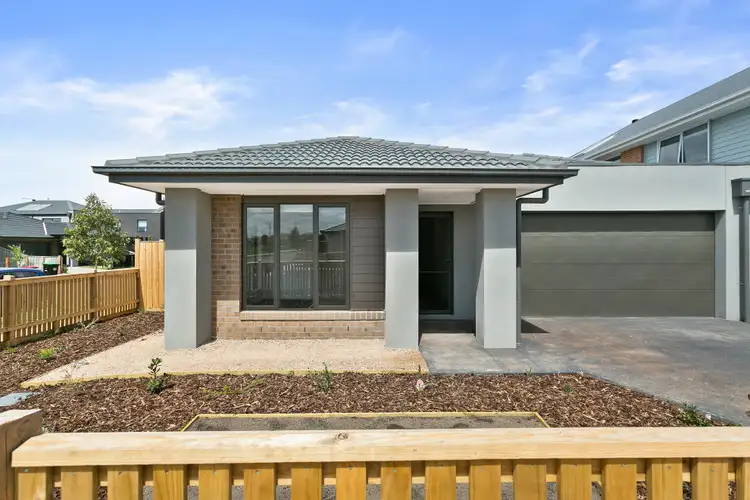 16 Lilypad Way, Rockbank VIC 3335