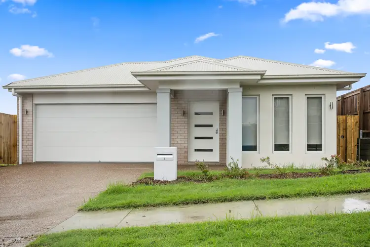 7 Plunkett Street, Redland Bay QLD 4165