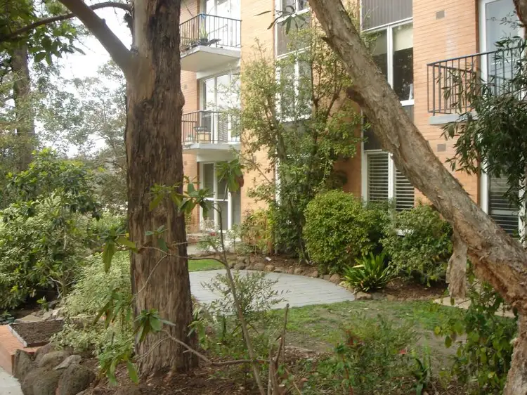 9/4 Glyndebourne Avenue, Toorak VIC 3142