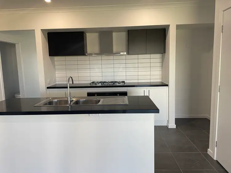 24 Stewart Street, Walloon QLD 4306