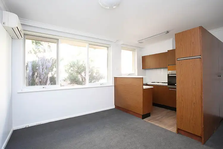 Fourth view of Homely apartment listing, 6/6 Beach Avenue, Elwood VIC 3184