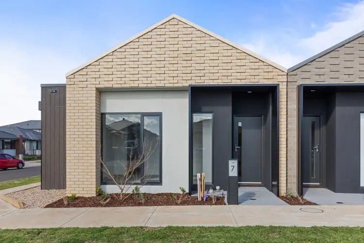 7 Corinth Street, Manor Lakes VIC 3024