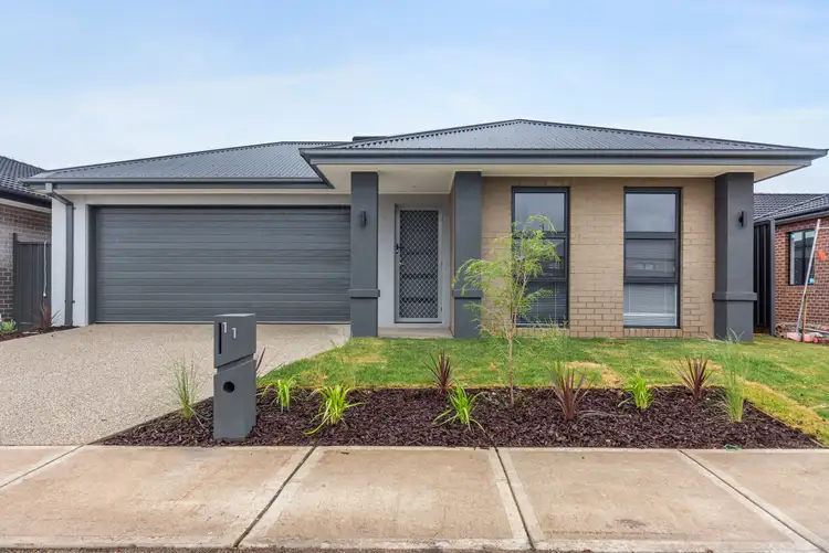 11 Hertford Place, Strathtulloh VIC 3338