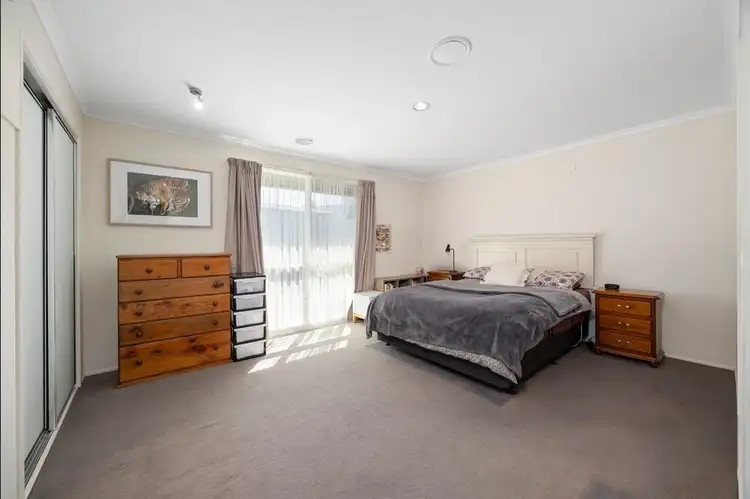 Fifth view of Homely house listing, 6 Daniel Court, Narre Warren VIC 3805