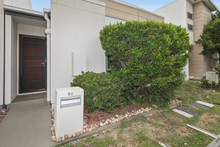 50 Blue Mountains Crescent