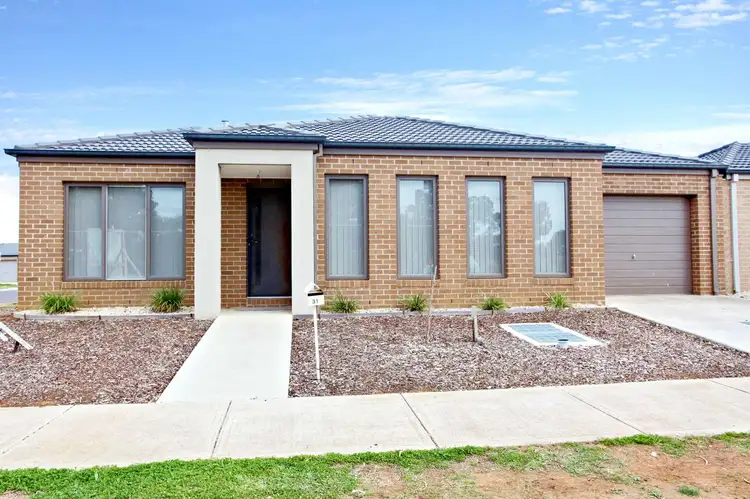 31 Lakewood Boulevard, Melton VIC 3337