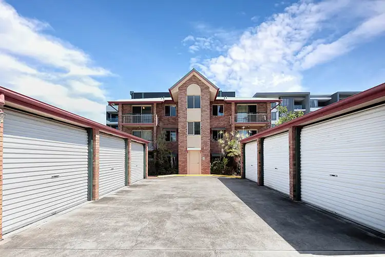 15 Nellie Street