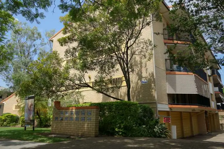 1/116 Clarence Road, Indooroopilly QLD 4068