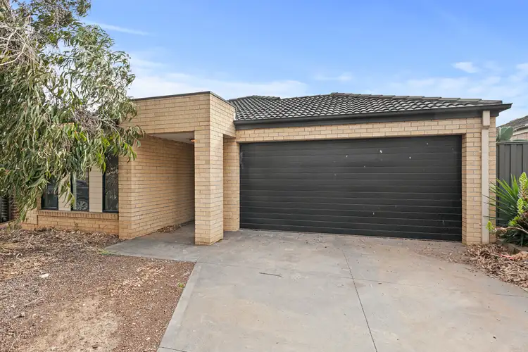 43 Eltham Parade, Manor Lakes VIC 3024