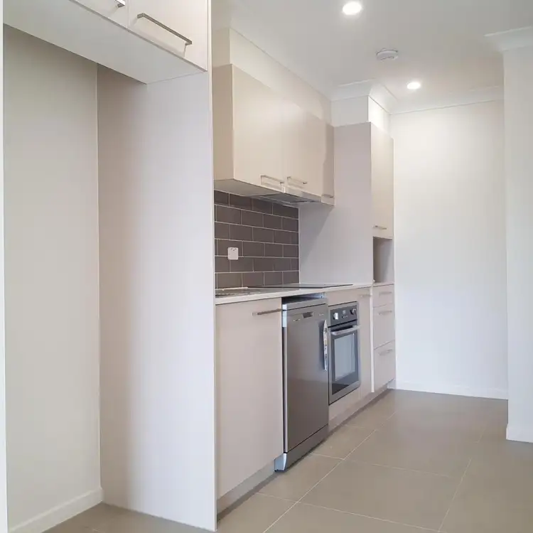 2/6 Therese Circuit, Augustine Heights QLD 4300