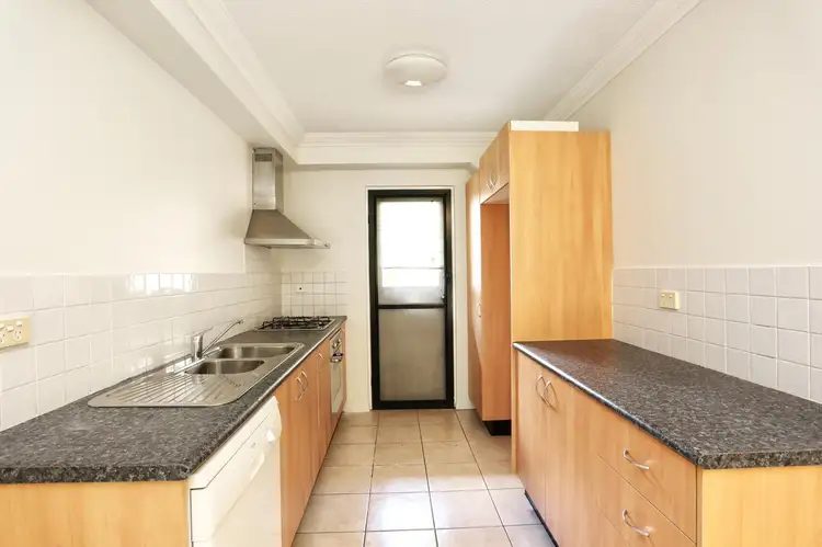 Fourth view of Homely unit listing, 8/327 Boundary Street, Spring Hill QLD 4000
