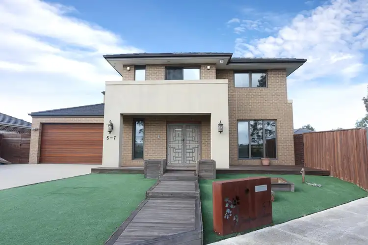 5-7 Barnstormer Boulevard