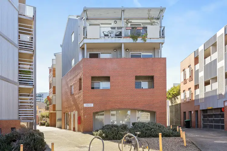 2/1 Gumbri Place, Brunswick VIC 3056