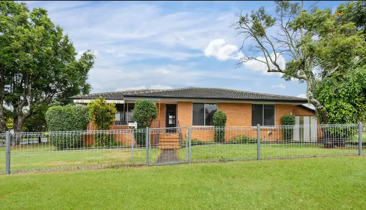 12 Bushing Street, Wynnum West QLD 4178