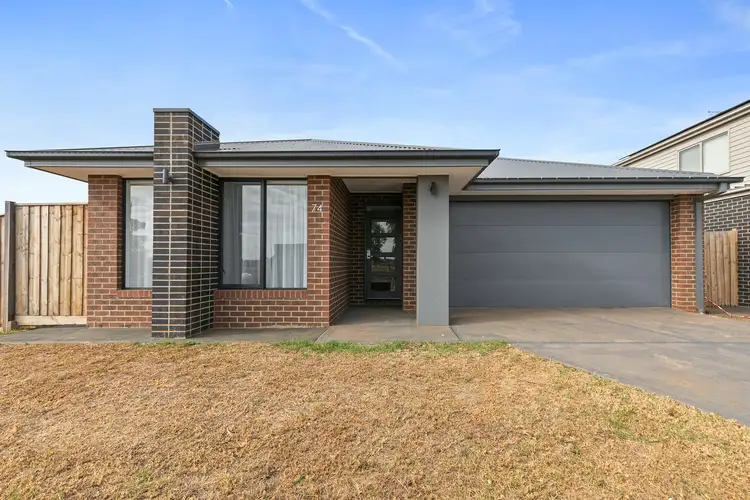 74 Lynwood Drive, Thornhill Park VIC 3335